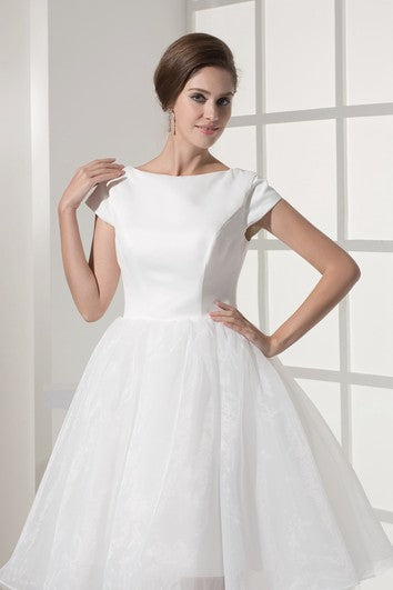 Midikleid in A-Linie mit Miniärmeln und Falten