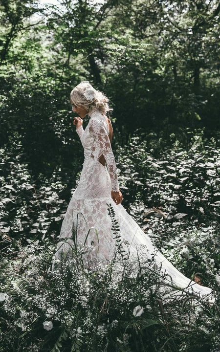 Robe de mariée à col montant, en dentelle transparente, dos nu, manches longues, avec traîne