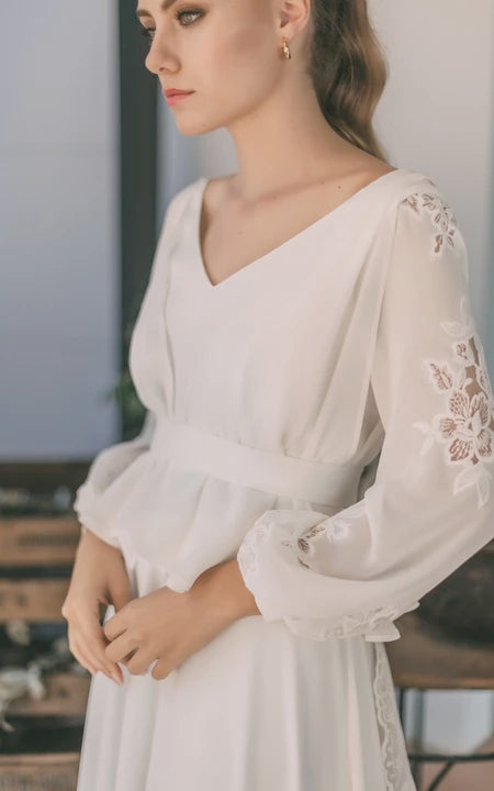 Vestido de gasa de manga larga con cuello en V