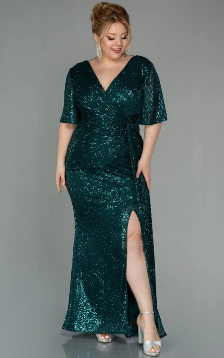 Empire-Kleid mit Schlitz vorne und Poet-Ärmeln, Rüschen und Übergröße für die Brautmutter