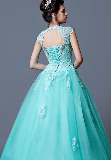 Šaty bez rukávů s krajkou a odnímatelným krytem klíčové dírky