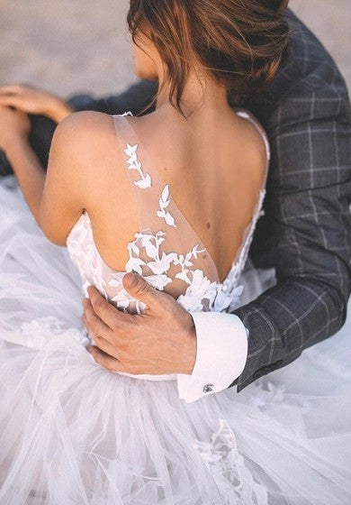 Jednoduché krajkové tylové plesové šaty s V-výstřihem, podlahové délky, bez rukávů, svatební šaty s aplikacemi