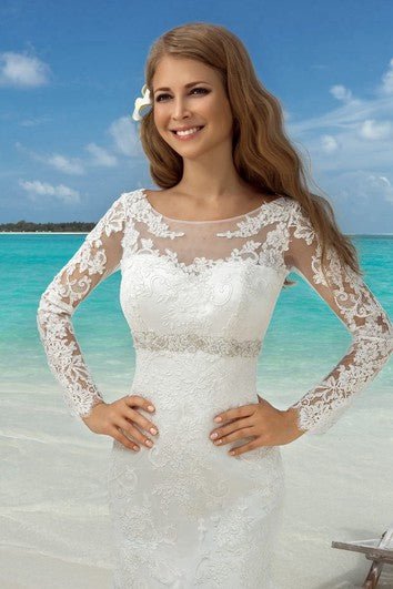 Abito in pizzo con pizzo con pizzo con pizzo a maniche da scollo a sirena con perline e appliques