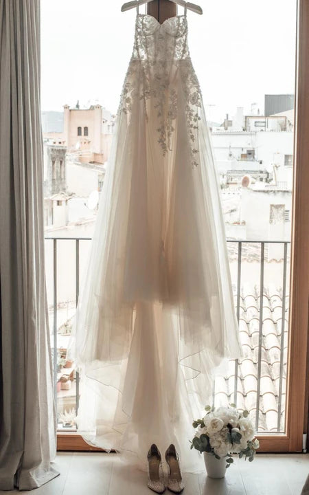 Sweetheart Flowy Empire A-Line Tulle Appliques Vestido de novia con tren de barrido