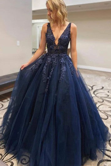 Tulle Floor-length Ball Gown Sleeveless Modern Prom Dress with Appliques and Beading