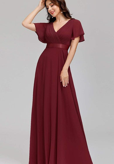 Elegantes Chiffon-A-Linien-Ballkleid mit V-Ausschnitt und kurzen Ärmeln und Rüschen