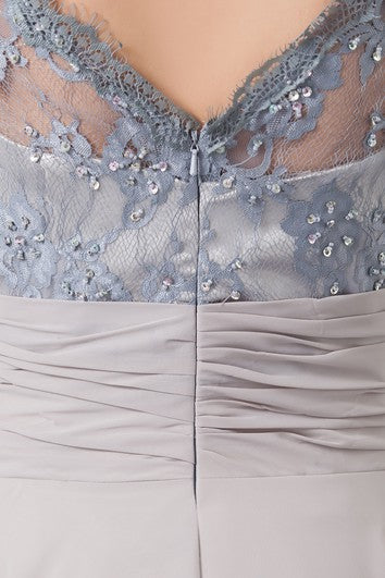 Šifonové plisované šaty s iluzorními rukávy a pláštěm s mašlí