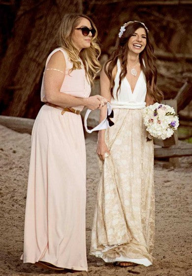 Svatební šaty z jersey saténu s krajkovým odhaleným zadním dílem, délka po zem