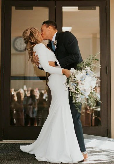 Schlichtes langärmliges Mormonen-/LDS-Etuikleid aus Satin mit U-Ausschnitt und Schleppe