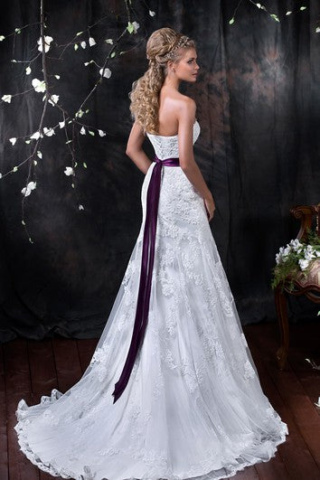 Floor-Length Sweetheart Sleeveless Corset-Back Lace Dress With Appliques And Flower