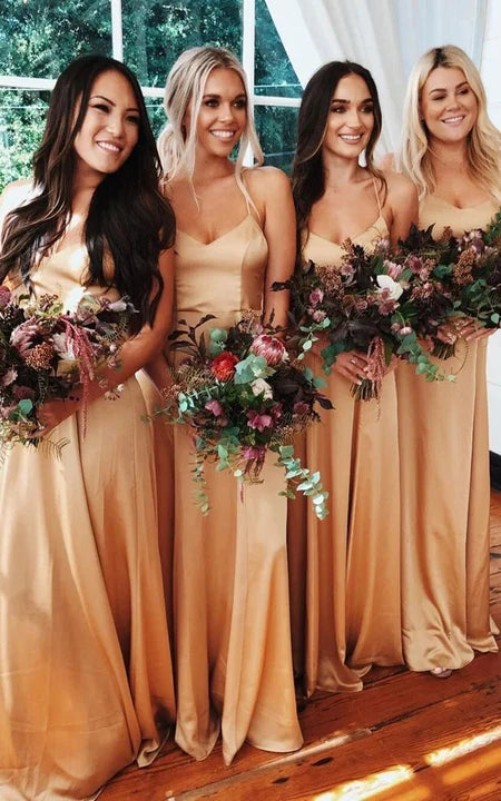 Robe de demoiselle d'honneur en satin à manches longues et à fines bretelles