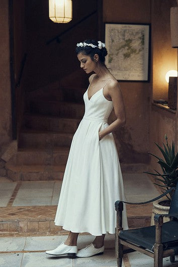 Sexy Chiffon Spaghetti Zippered Deep-V Back Wedding Dress with Pocket