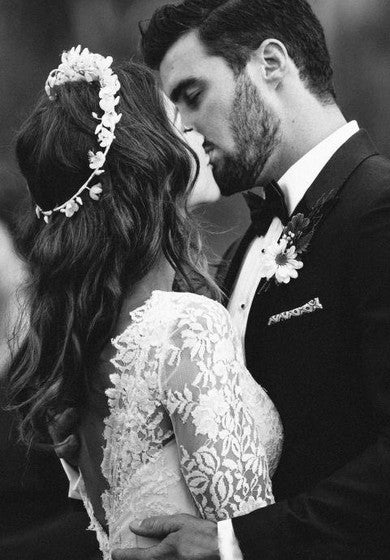 Mangas largas bohemias románticas Sexy Vestido de boda de encaje sin cuello profundo V cuello