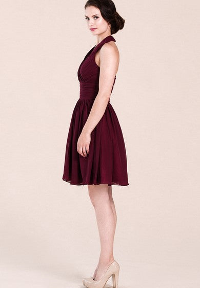 Vestido de gasa corta de Halter A-Line con pliegues