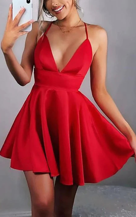 Robe de cocktail courte sexy rouge à fines bretelles et décolleté empire