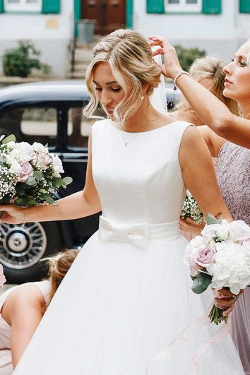 Abito da ballo senza maniche eterei a v-back con arco e abito da sposa in tulle