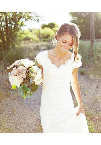 Robe fourreau en mousseline de soie à manches courtes et col festonné avec ceinture