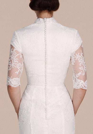 Halbärmeliges Spitzenkleid mit Illusionsärmeln