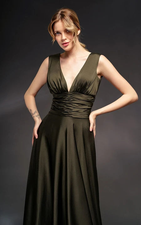 Šaty bez rukávů s výstřihem do V, s řaseným pasem a hlubokým výstřihem na zádech