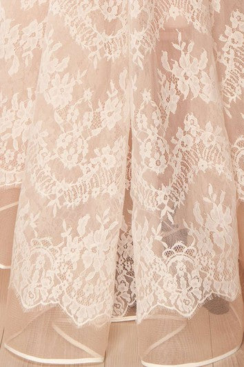 الدانتيل عالي منخفضة خط بلا أكمام فستان رسمي عتيقة مع الزهور