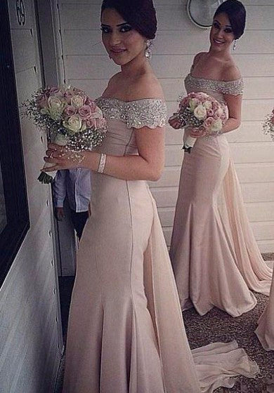 Robe sirène à épaules dénudées et à perles appliquées sur le devant