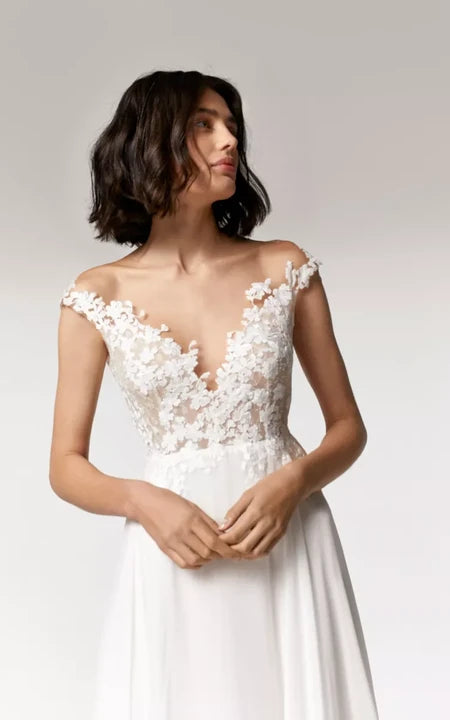 Robe de mariée fourreau simple en mousseline à épaules dénudées avec appliques en dentelle