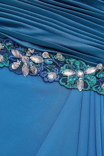 Edles bodenlanges Kleid mit Rüschen und Perlenbesatz