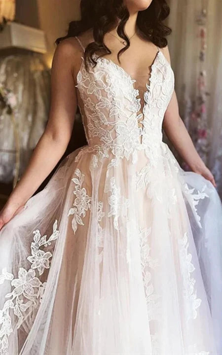 Spaghetti-Ausschnitt, tiefem Ausschnitt, Spitzenapplikationen, elegantes Empire-Brautkleid