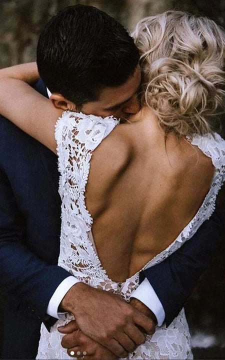 Robe de mariée décontractée à col en V et à traîne en dentelle