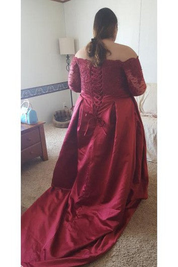 Robe de bal trapèze en satin et dentelle à épaules dénudées, manches longues, dos corset à lacets