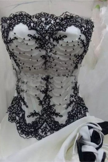 Robe de mariée en taffetas sans bretelles, sans manches, traîne courte, avec volants en cascade et volants perlés