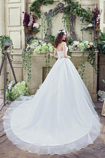 Chic White Sweetheart Beadings Wedding Dress Court Train Lace-up