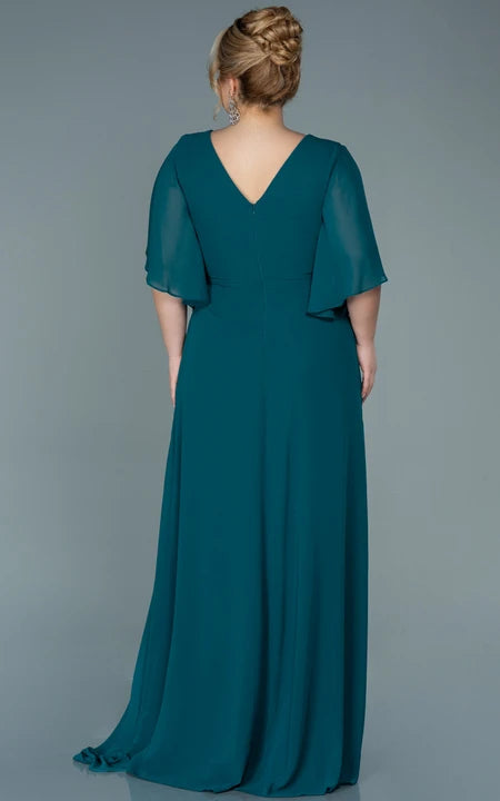 Empire-Kleid aus Chiffon mit V-Ausschnitt und Fledermausärmeln und Rüschen in Übergröße für die Brautmutter
