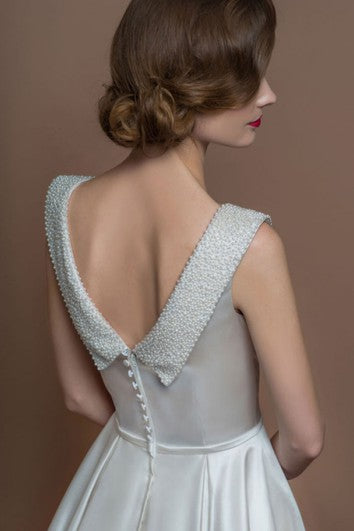 A-Linie Šaty na svatbu s výstřihem do véčka, délka po čaj, saténové, s korálky a V-zadním výstřihem
