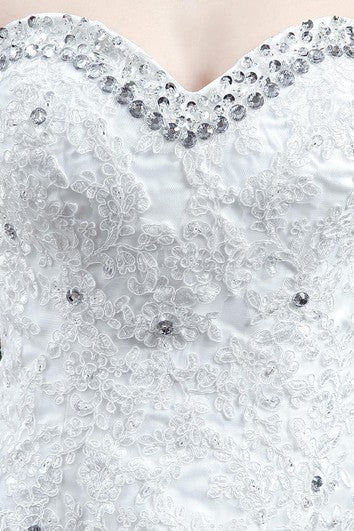 Okouzlující svatební šaty z krajky a tylu s flitry, s vlečkou a šněrováním