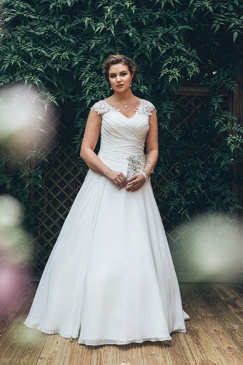 Robe trapèze longue au sol, col en V, en mousseline de soie, avec traîne courte croisée et appliques