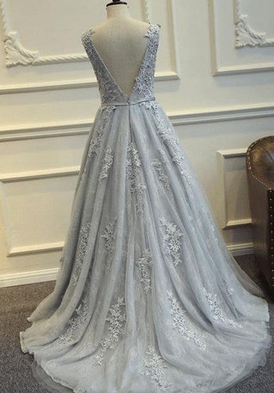 Dlouhé šaty bez rukávů ve tvaru A s výstřihem a aplikacemi