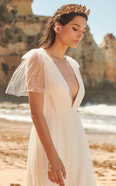 Casual Cap-sleeve Plunged NecklineTulle Wedding Dress with Bows and Straps