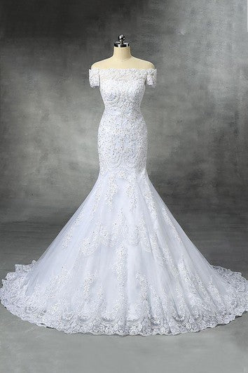 Šaty s trumpetovým střihem, spadlým tylem a flitry