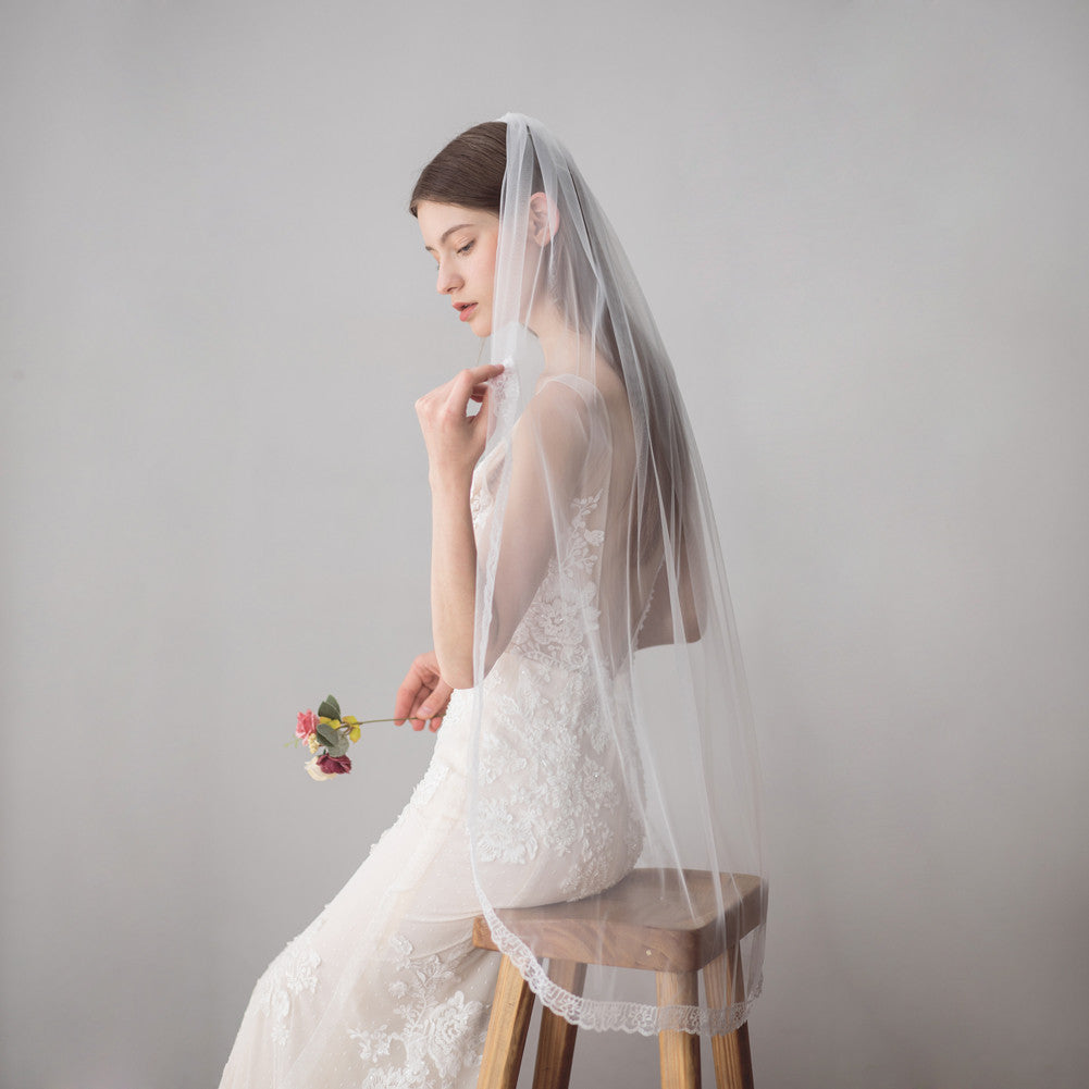 Single Tier Tulle Fingertip Veil with Lace Trim