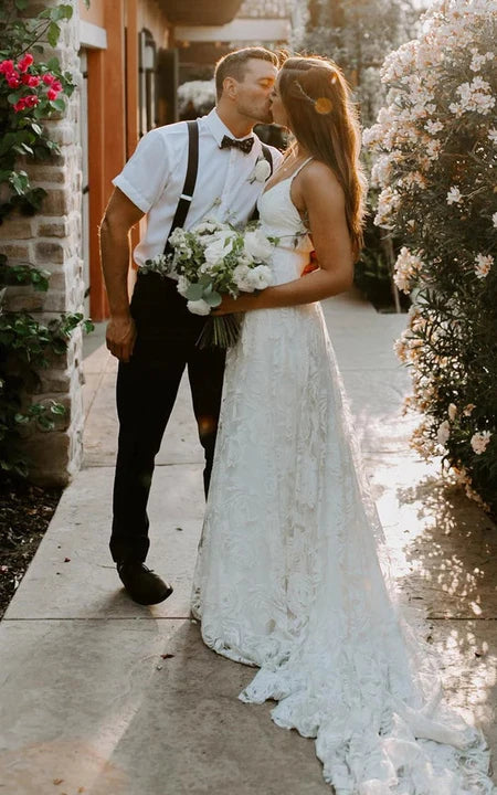 Abito da sposa da facciata in pizzo senza maniche spaghetti