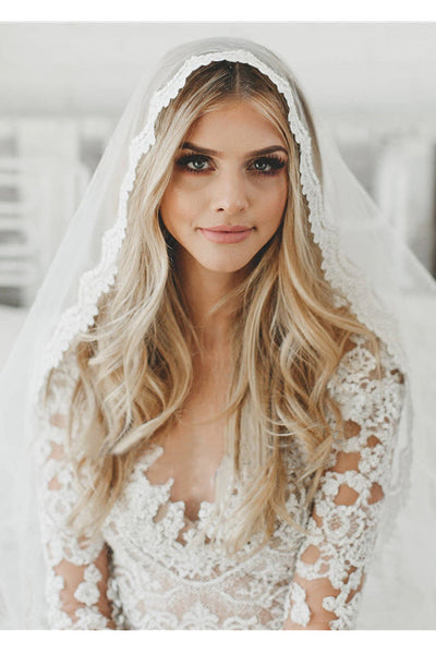 Soft Romantic Wedding Veil with Scalloped Lace Trim