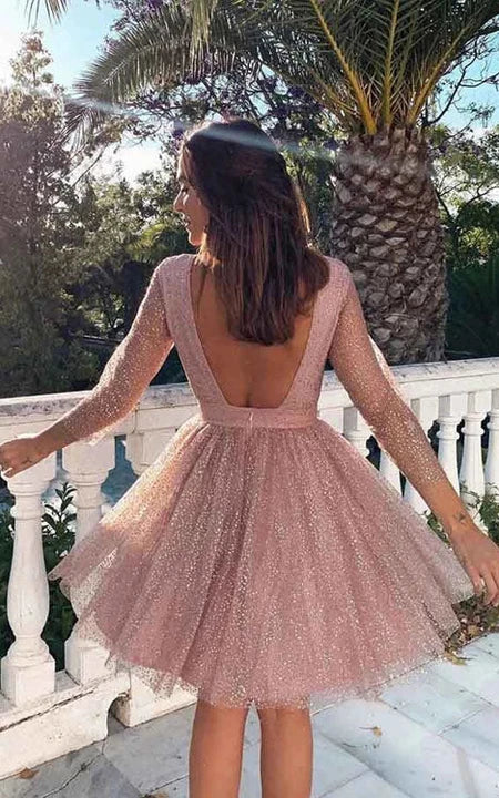 Robe de bal de fin d'année à encolure dégagée et paillettes illusion à manches longues empire courte trapèze dos nu