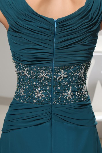 Bodenlanges Chiffonkleid mit Perlen, Falten und Rüschen