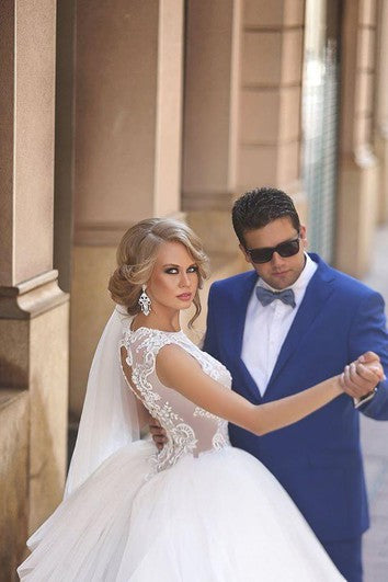 Robe de bal trapèze empire mini bijou cloche empire appliques tombantes train cathédrale robe en tulle