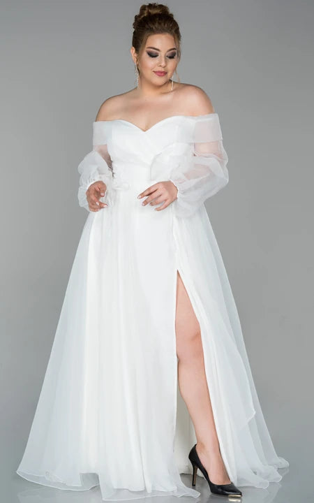 Večerní šaty plus size s dlouhým rukávem, iluzorním odhalením ramen, rozparkem vpředu a říší pod prsy