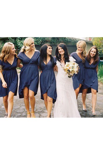 Vestido de pliegues con tapa de tapa en V de ala en V alta