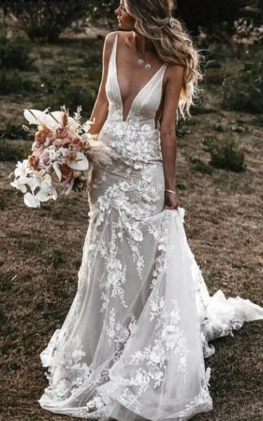 Country Plunged Sleeveless Sexy Sheath Lace Backless Wedding Dress with Sweep Train