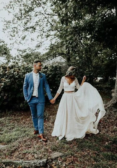 Robe de mariée en dentelle à deux pièces avec col en V et traîne longue au sol, manches 3-4 et dos illusion