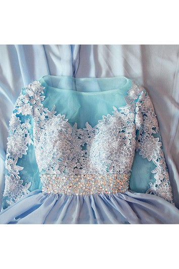 Okouzlující dlouhé šaty z šifonu s aplikacemi a flitry